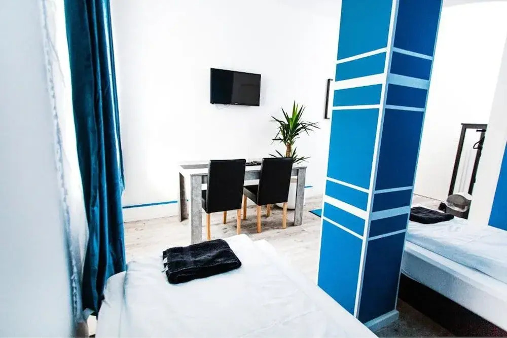 Huxx Rooms