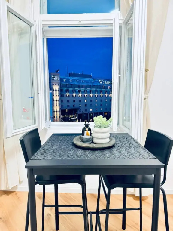 Elegant 4BR Apt Near Westbahnhof