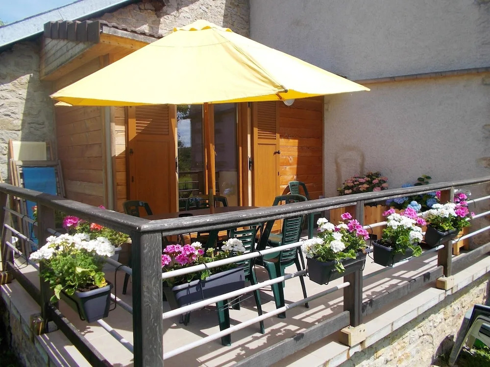 House With 2 Bedrooms in Chamblay, With Furnished Garden and Wifi
