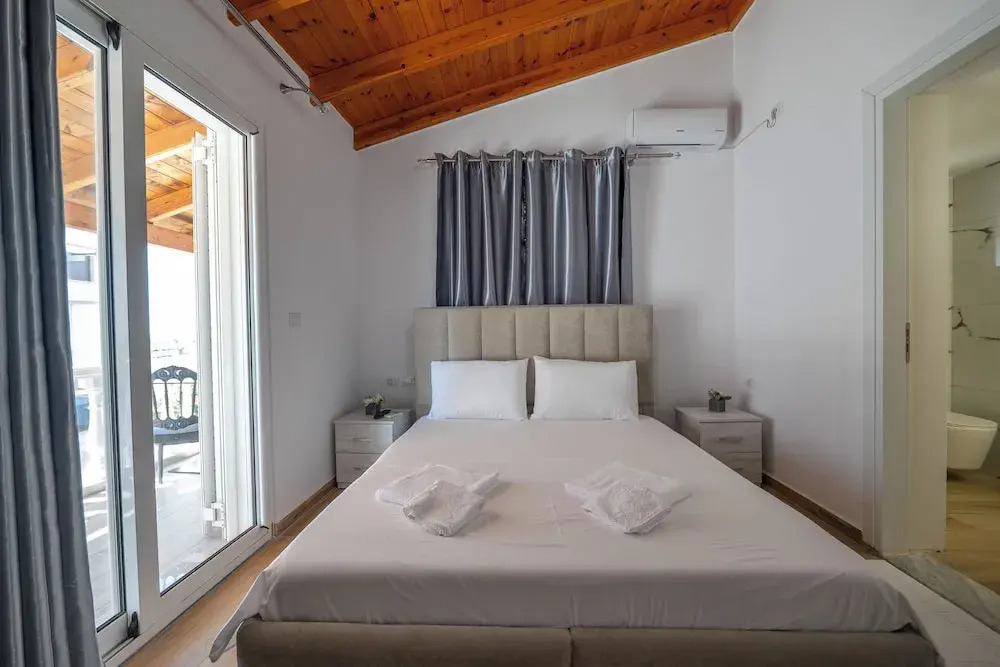 Sunny Villa