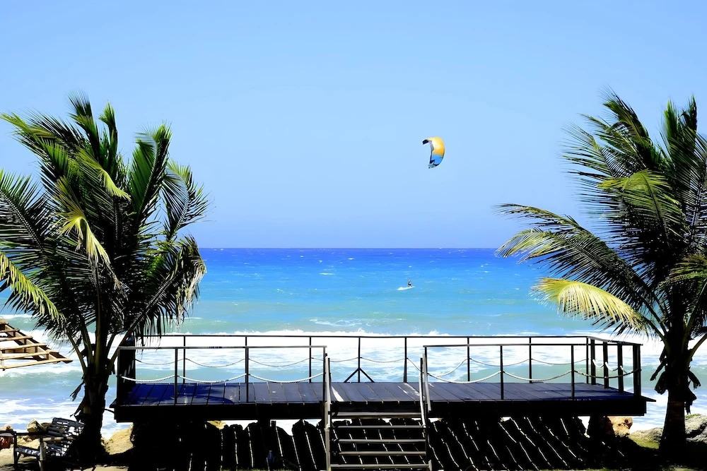 Room in Guest Room - Oceanfront Suite With Kitchenette Stunning Views & Secluded Luxury