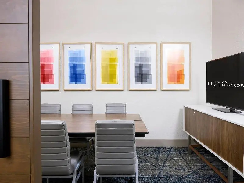 Holiday Inn Express & Suites Alexandria by IHG