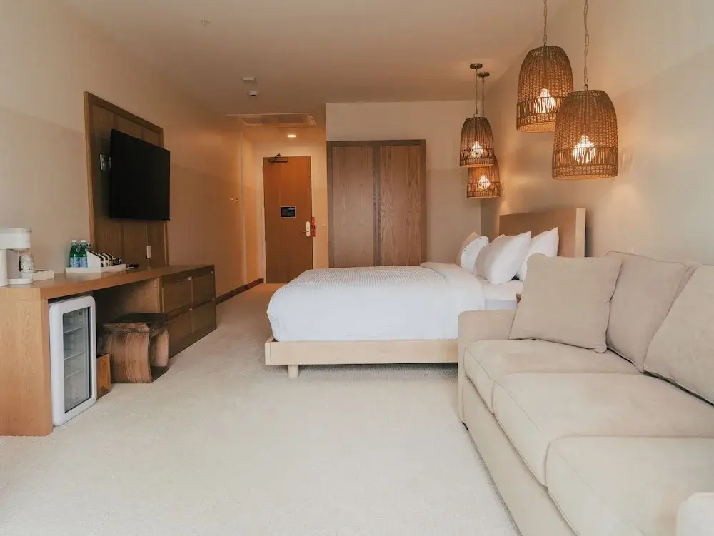 The Shoreline Hotel