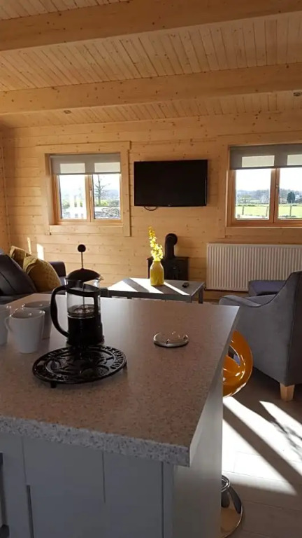 Ruths Retreat Shropshire Countryside Lodge with private hot tub & great views