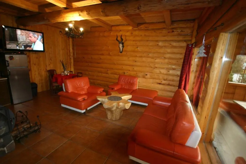 Zbojn¿a drevenica 2