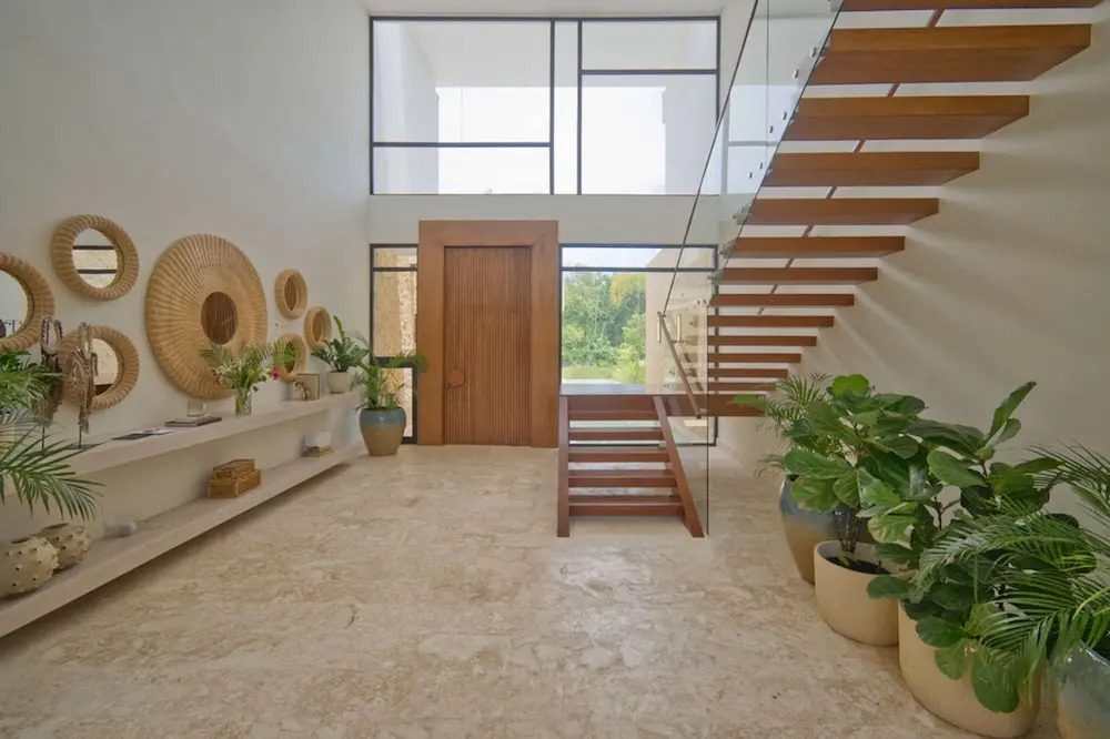 Modern Lake Villa With English Speaking Staff in Golf and Beach Resort