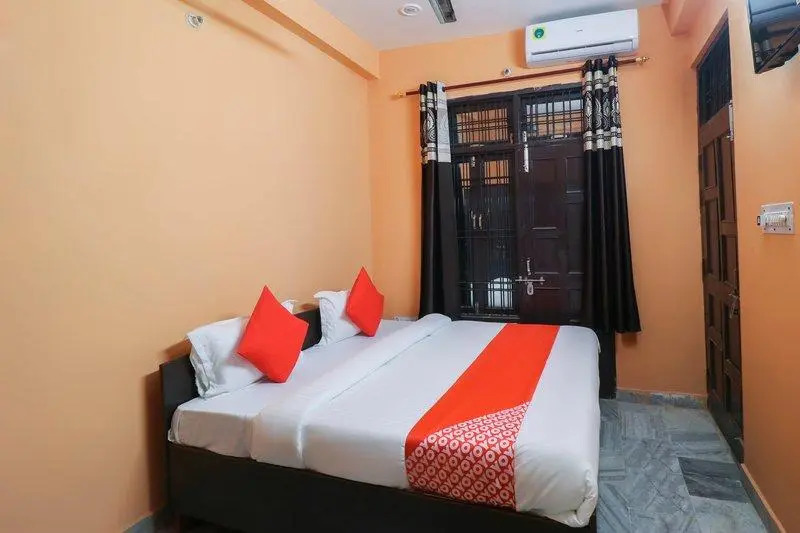 OYO 65228 Nishad Palace