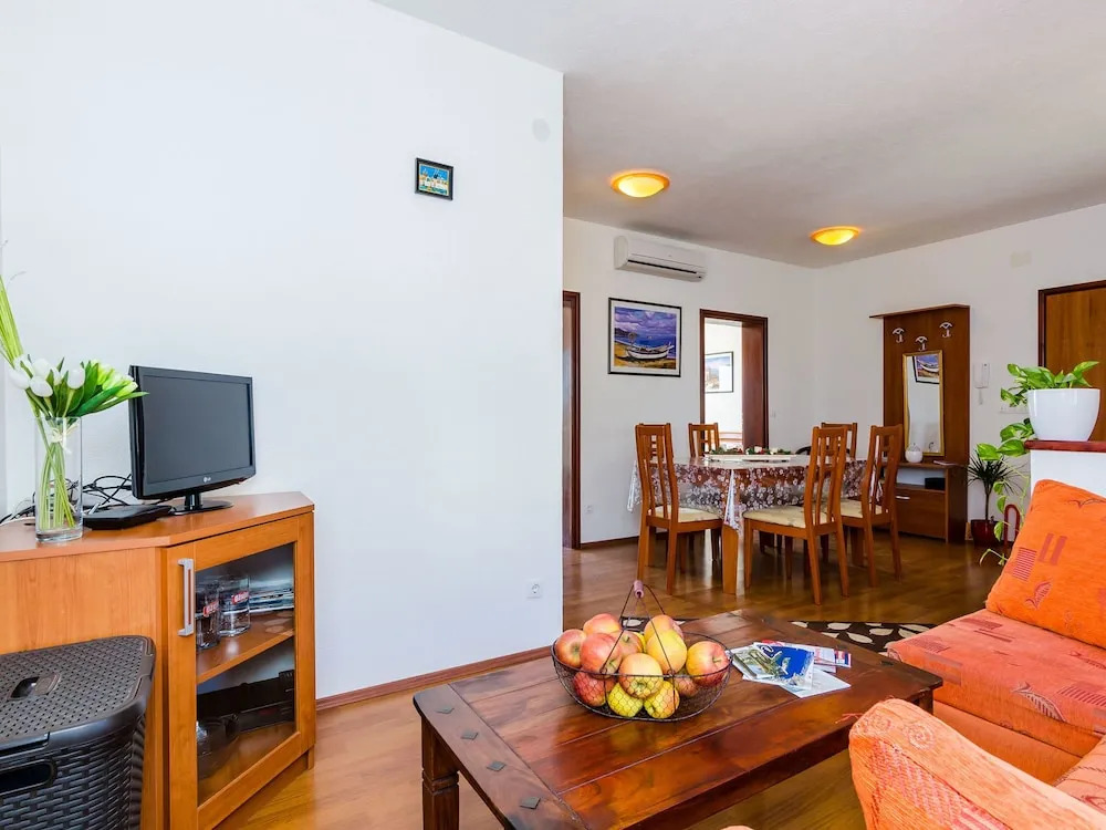 Seaview Apartment in Cavtat Dalmatia With Garden