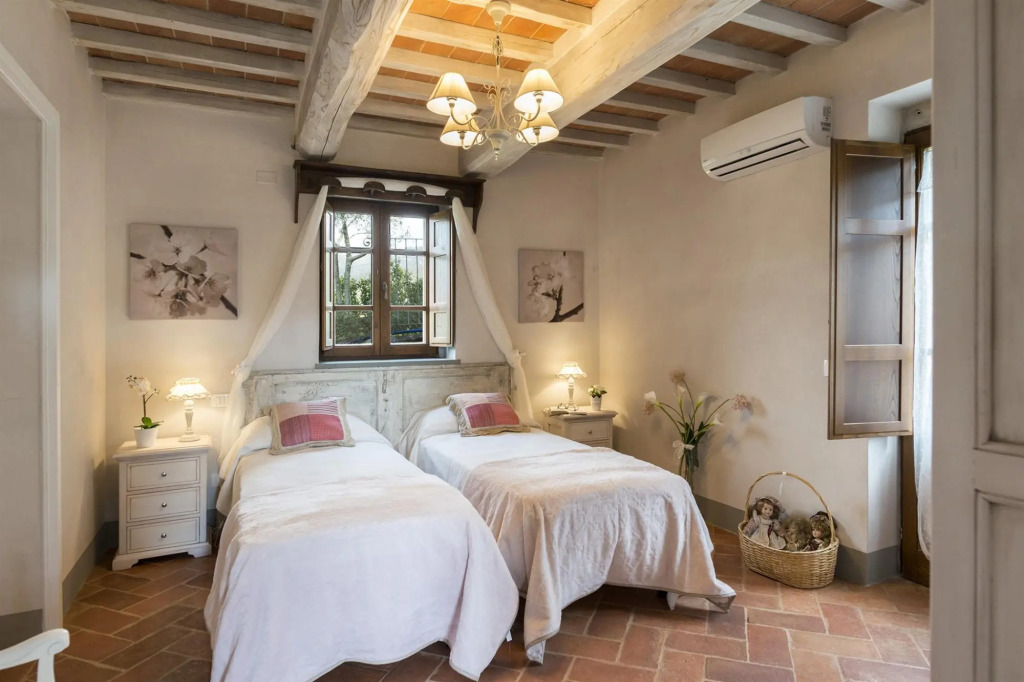 Torre La Ripa 8, Emma Villas
