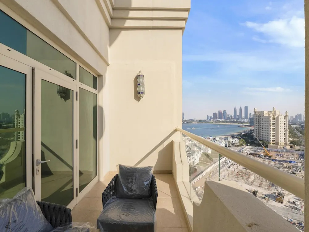 Short-stay at Al Haseer - 4 Beds Palm Holiday Apt