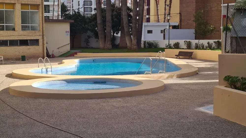 City Apartment With Pool Access