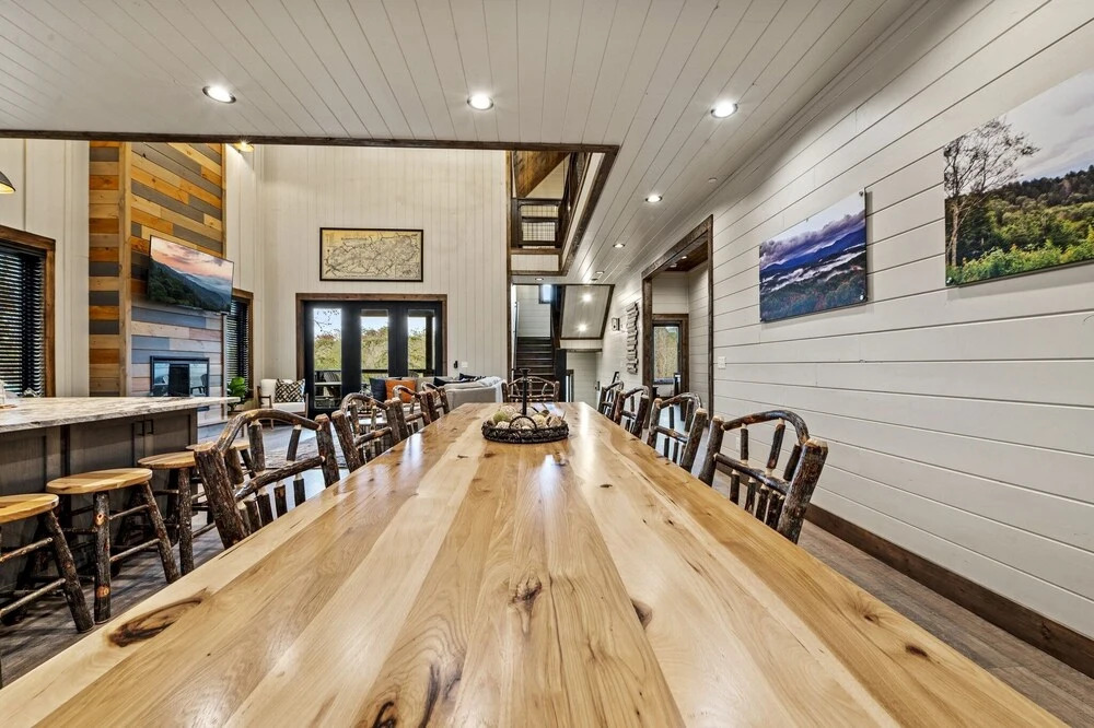 Splash Villa 6 Bedroom Home by Redawning