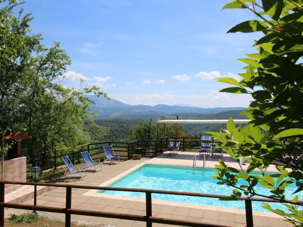 Timeless Holiday Home in Apecchio with Garden