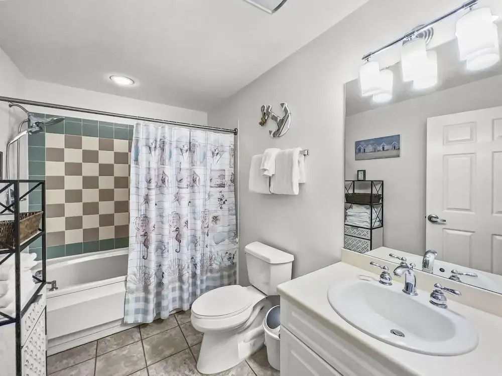 Golden On 30a 1 Bedroom Condo by RedAwning