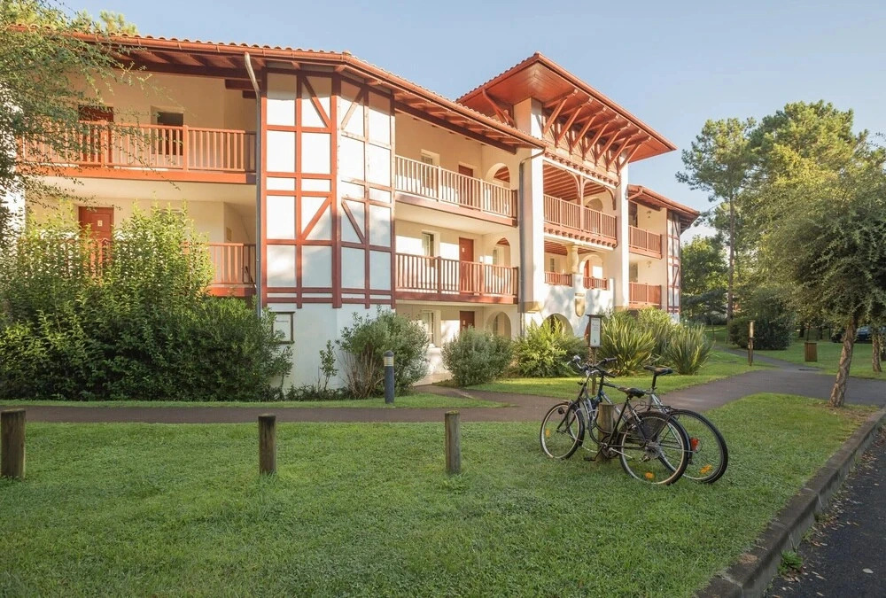 Stunning Landes Pine Apartment for 5