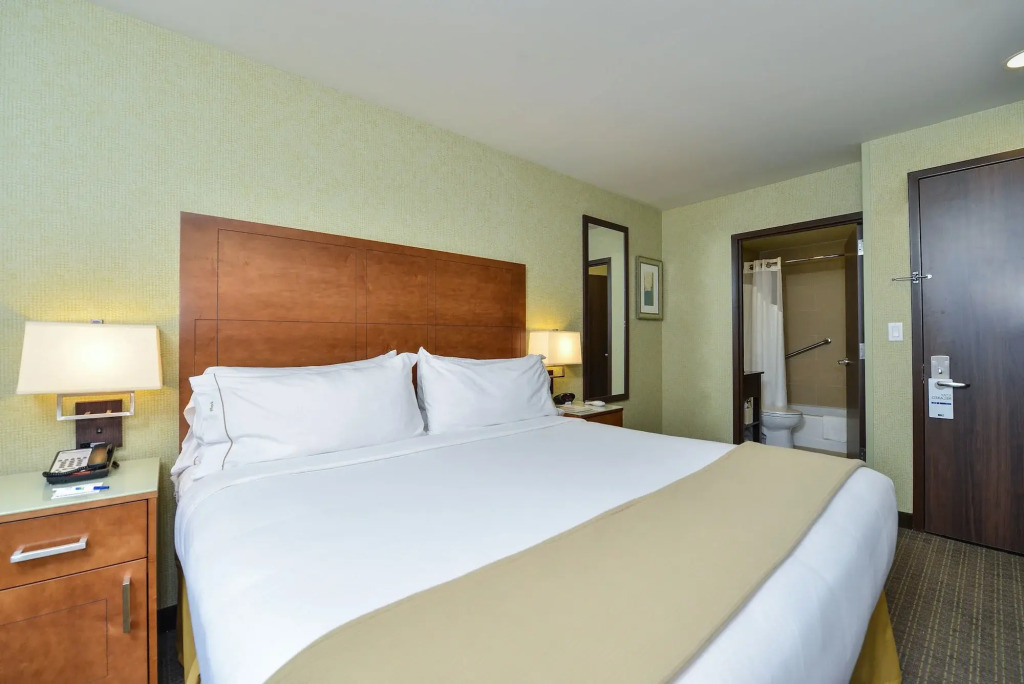 Holiday Inn Express Manhattan Midtown West by IHG