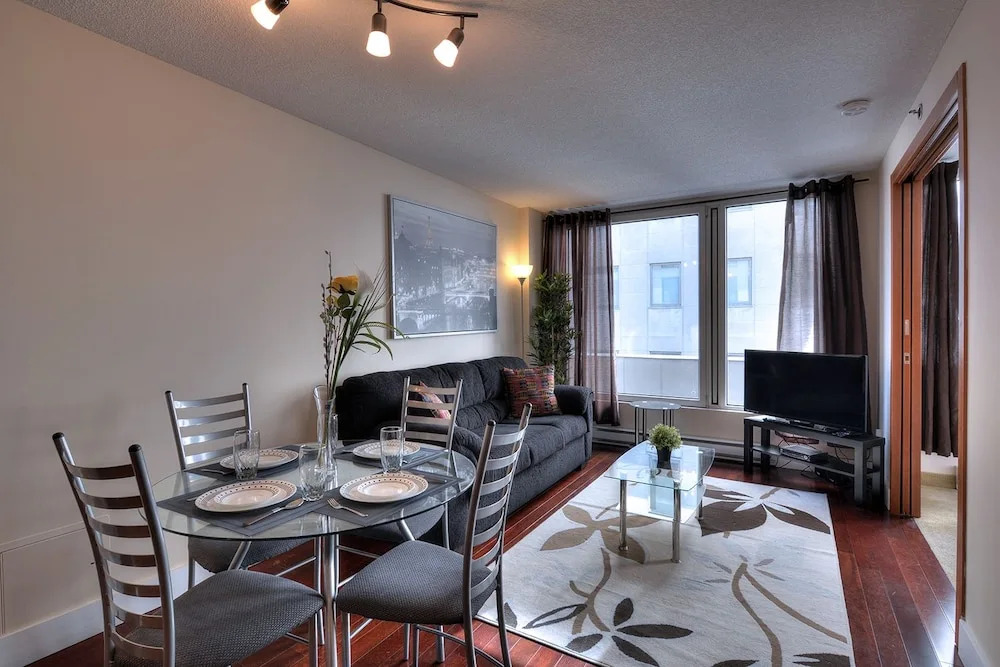 1-Bedroom Convention Center Old Port