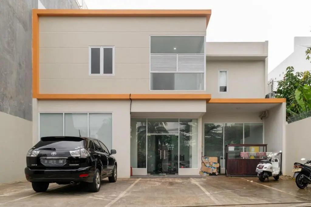 RedDoorz near Puri Indah Lippo Mall 2