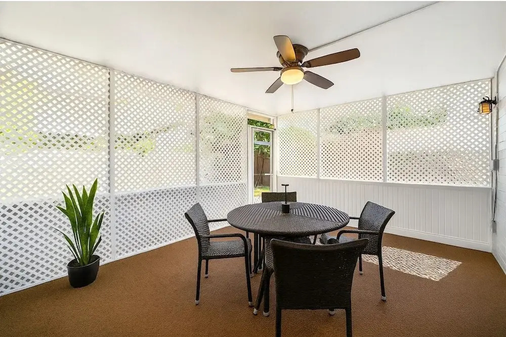 3-BDR Guitar House, Walk to Casino, located close to EVERYTHING