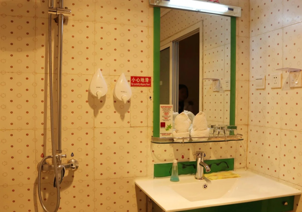 Kunming Lang Mei Youth Hotel