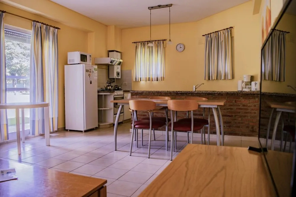 Los Robles Apart Hotel l Suites & Spa