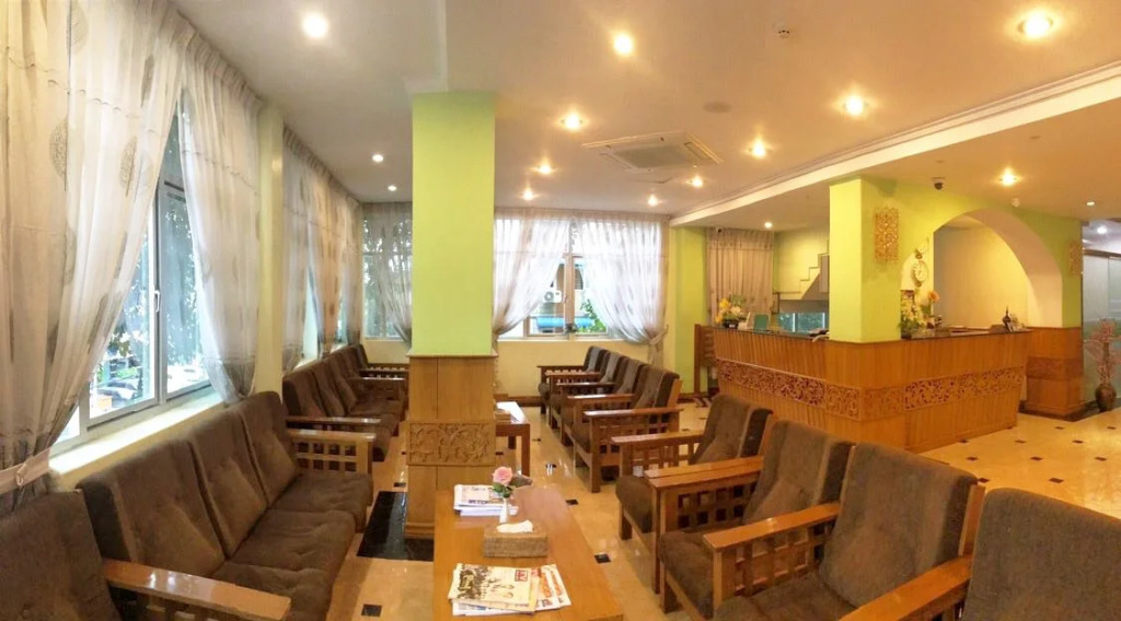 Grand Laurel Hotel