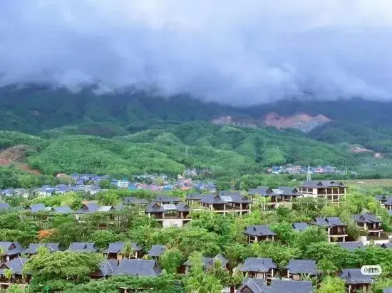 Xishuangbanna Jinghong Bufan Zhan Rainforest Resort Hotel
