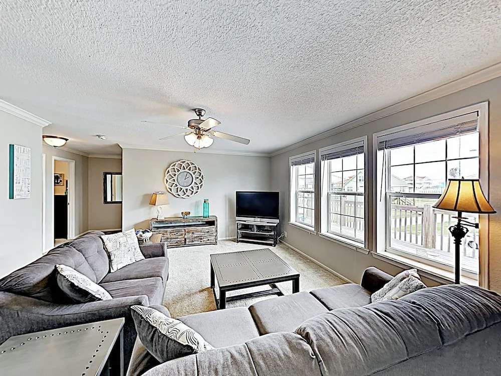 New Listing! Beachside - Walk To Waves 3 Bedroom Home