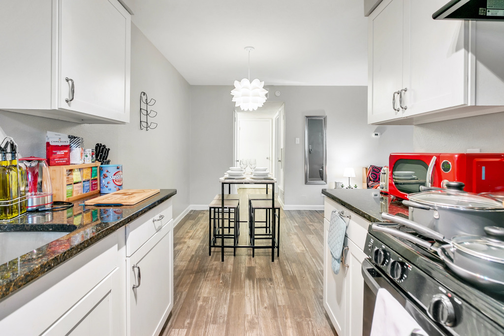 Pearl Location ✔Fast Wifi + Free Parking  ✔Modern Living