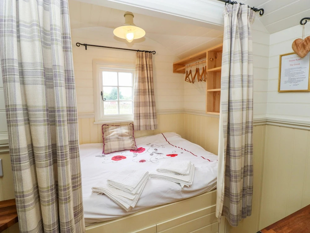 Shepherds Hut - The Crook