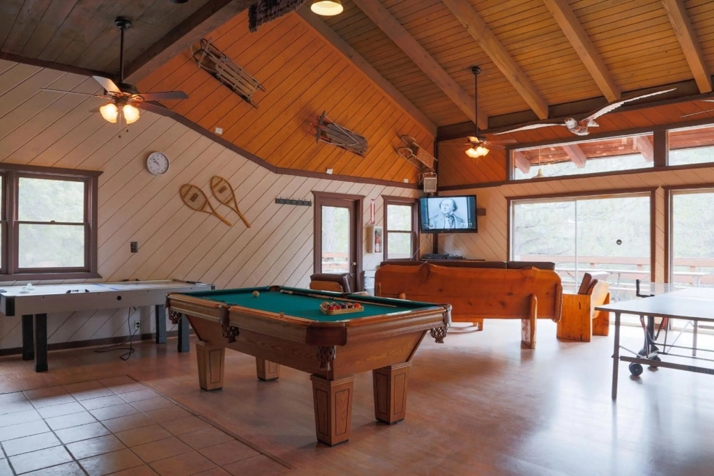 Idyllwild Camping Resort Cabin