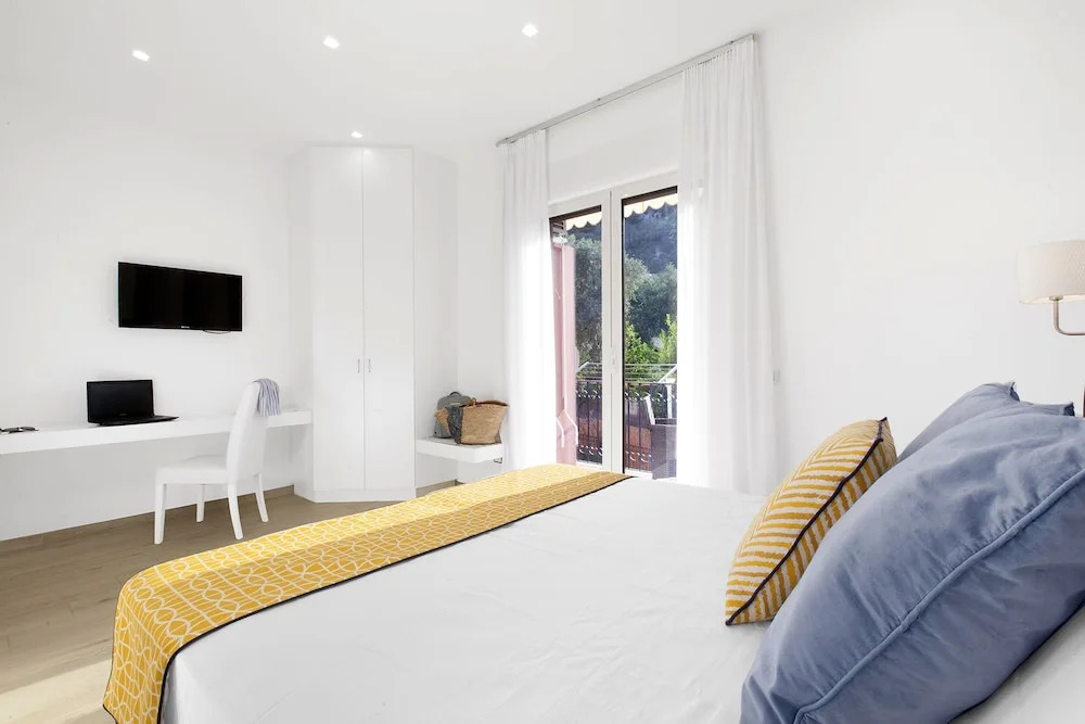 Sara Home 1