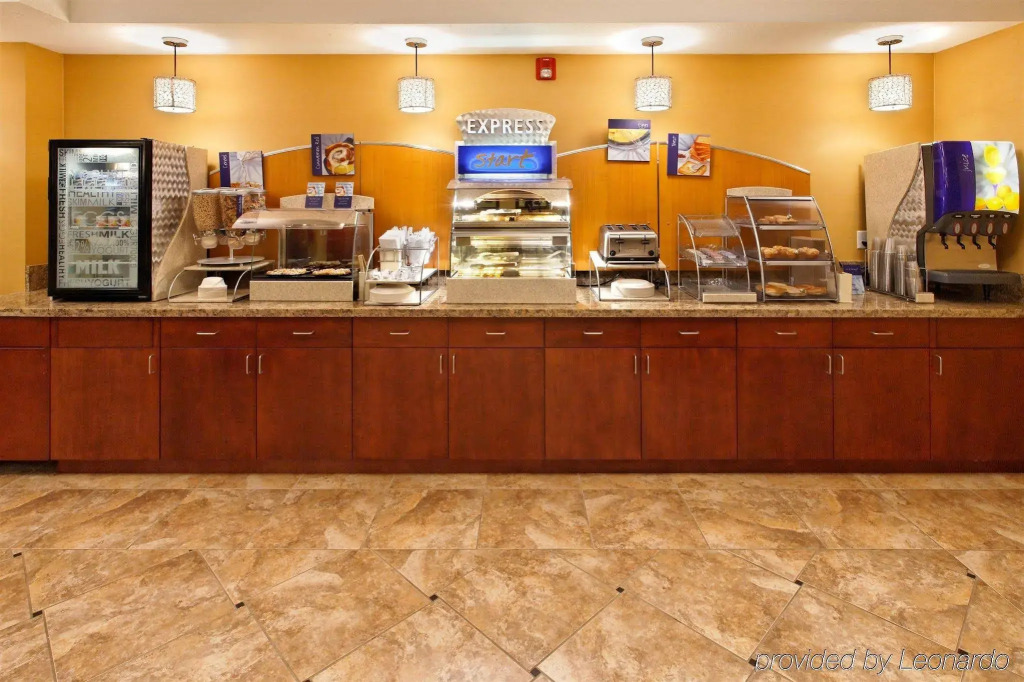 Holiday Inn Express Hotel & Suites Portland - Jantzen Beach by IHG