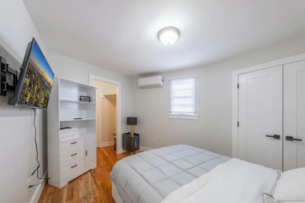 Modern 2BR North Ironbound Apartment