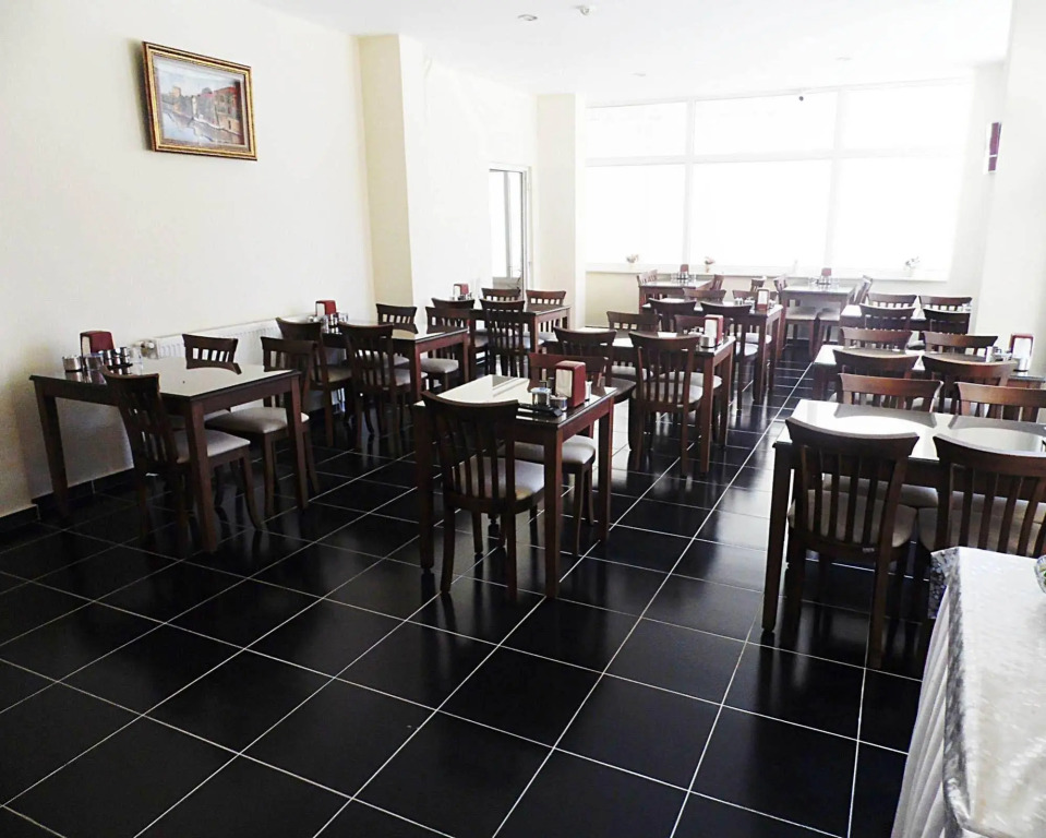 Saral Hotel