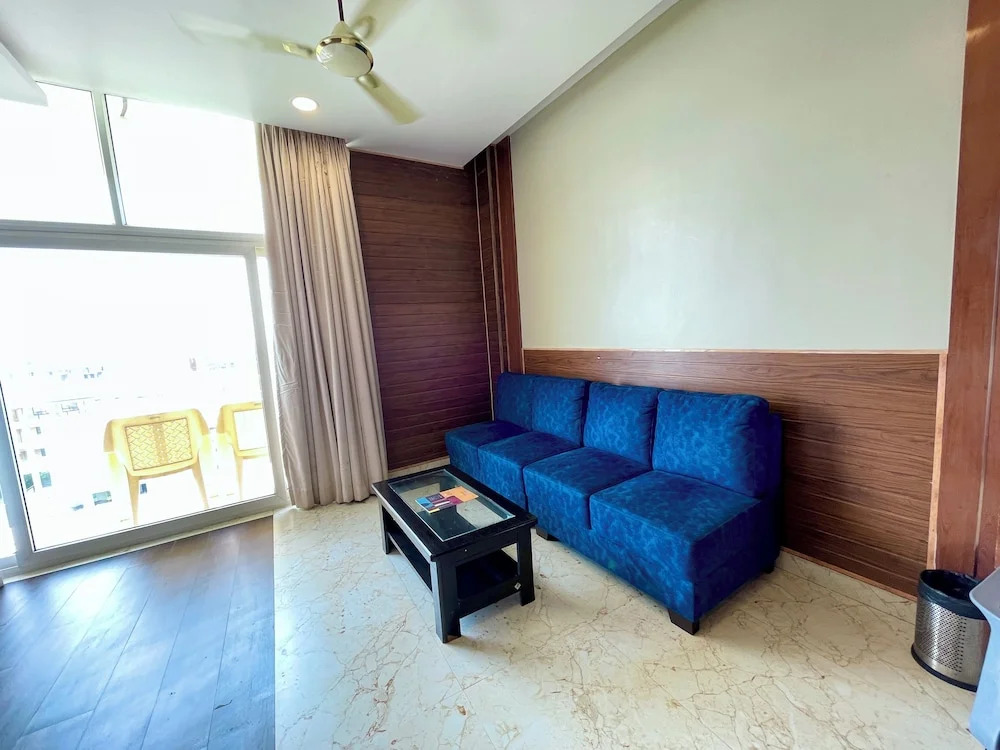 TBS Sea View - Full AC- Pool & Breakfast