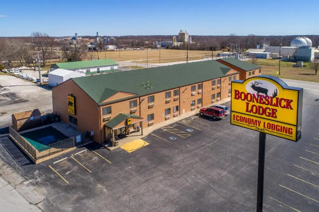 Booneslick Lodge - Neosho