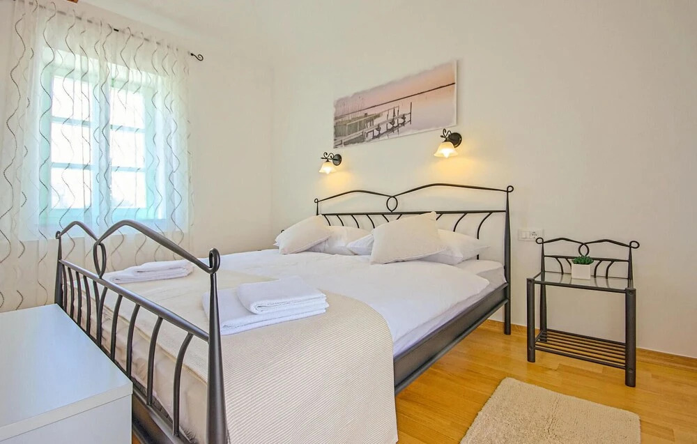 Stunning Home in Liznjan With 3 Bedrooms, Wifi and Outdoor Swimming Pool