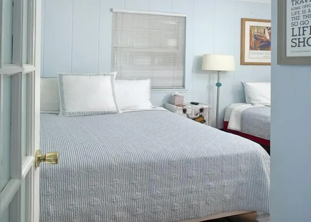 Salty Bungalow Tortuga