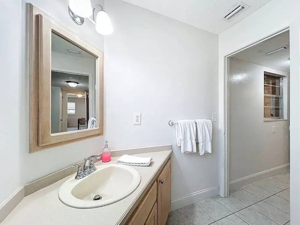 Seminole Pool House - Mins to the Beach
