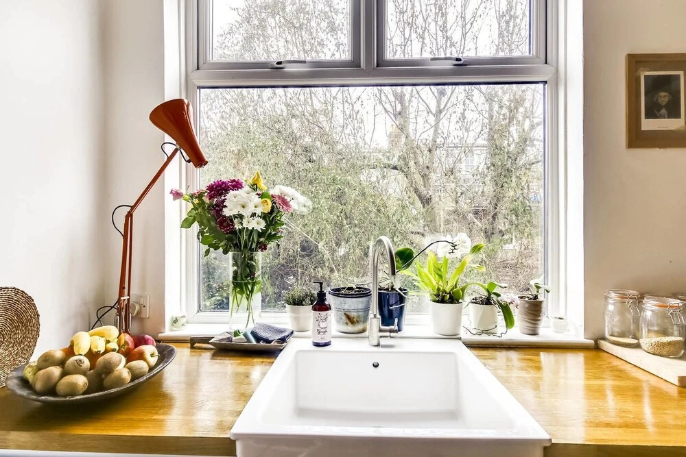 Spacious 3 Bedroom Home in North London W/terrace
