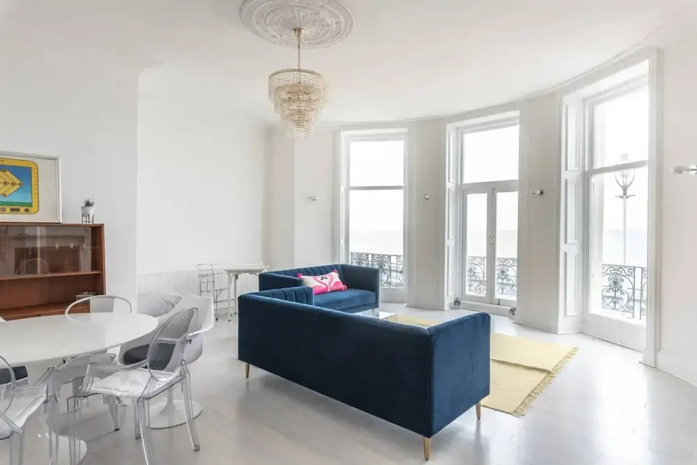 Bright And Elegant 3 Bedroom Seafront Apartment