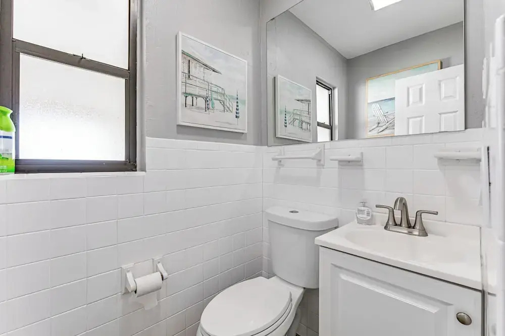 3 Mi to Venice Beach: Pet-friendly Home w/ Yard