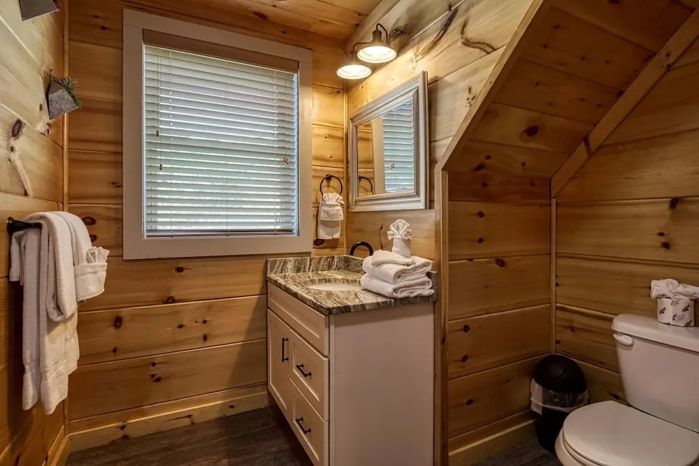 ERN824 - Best Days - Great Location! Close To Town! cabin
