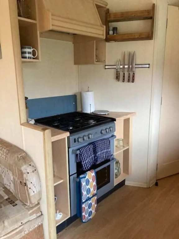 Cosy, Quiet Static Caravan, Mawgan Porth, St Eval