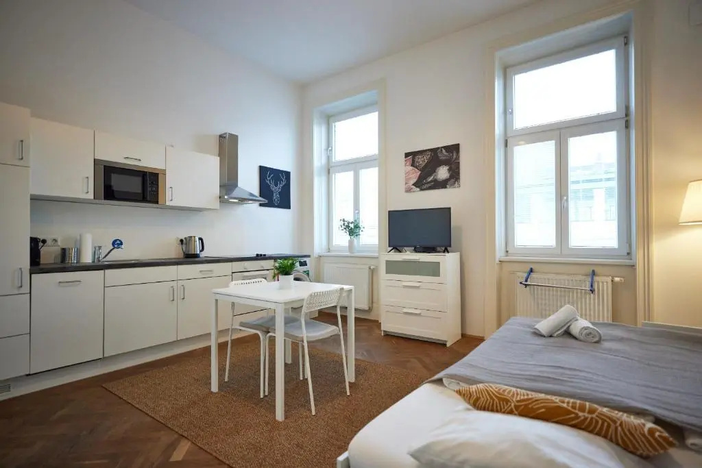 Nice Studio Close To Metro III (Adults Only)