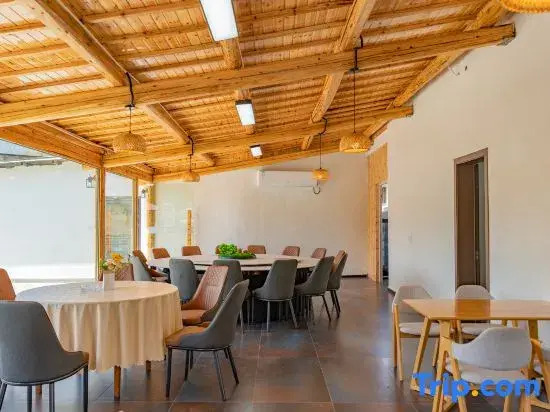 Tonglu Ouyuer Suiyuan Homestay (OMG Heartbeat Amusement Park Yaolin Wonderland Branch)