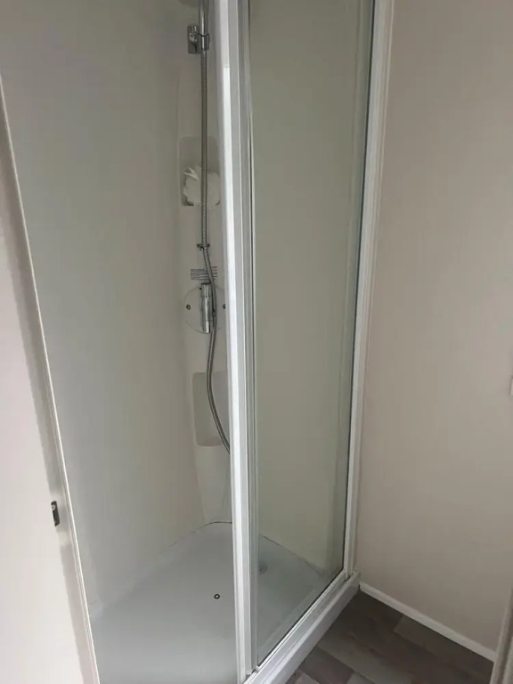 3 Bed Caravan - Sleeps 6 - Pets - 5 min to Beach