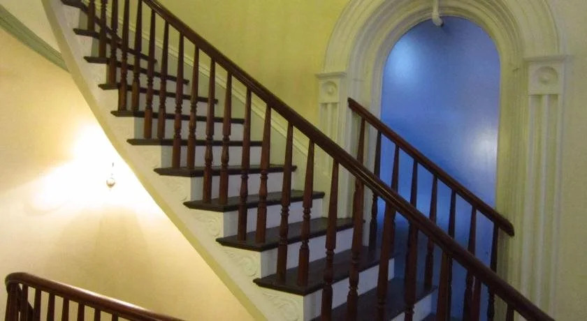V Hotel & Suites