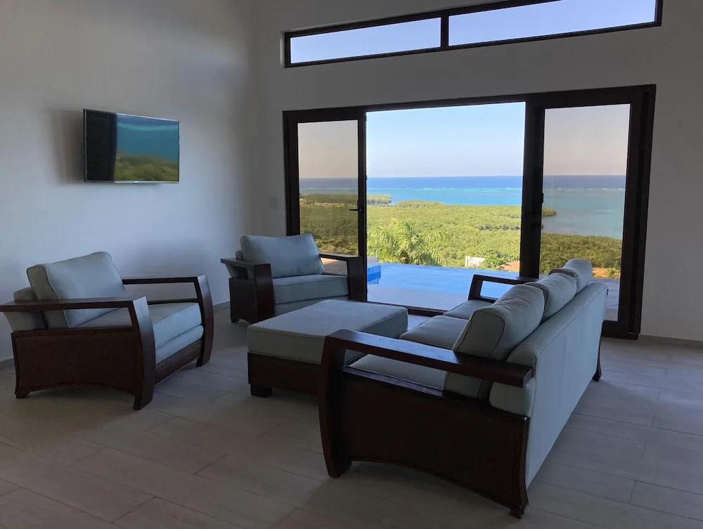 Stunning Turquoise Views From This 2 Bedroom, 2 Bath Home